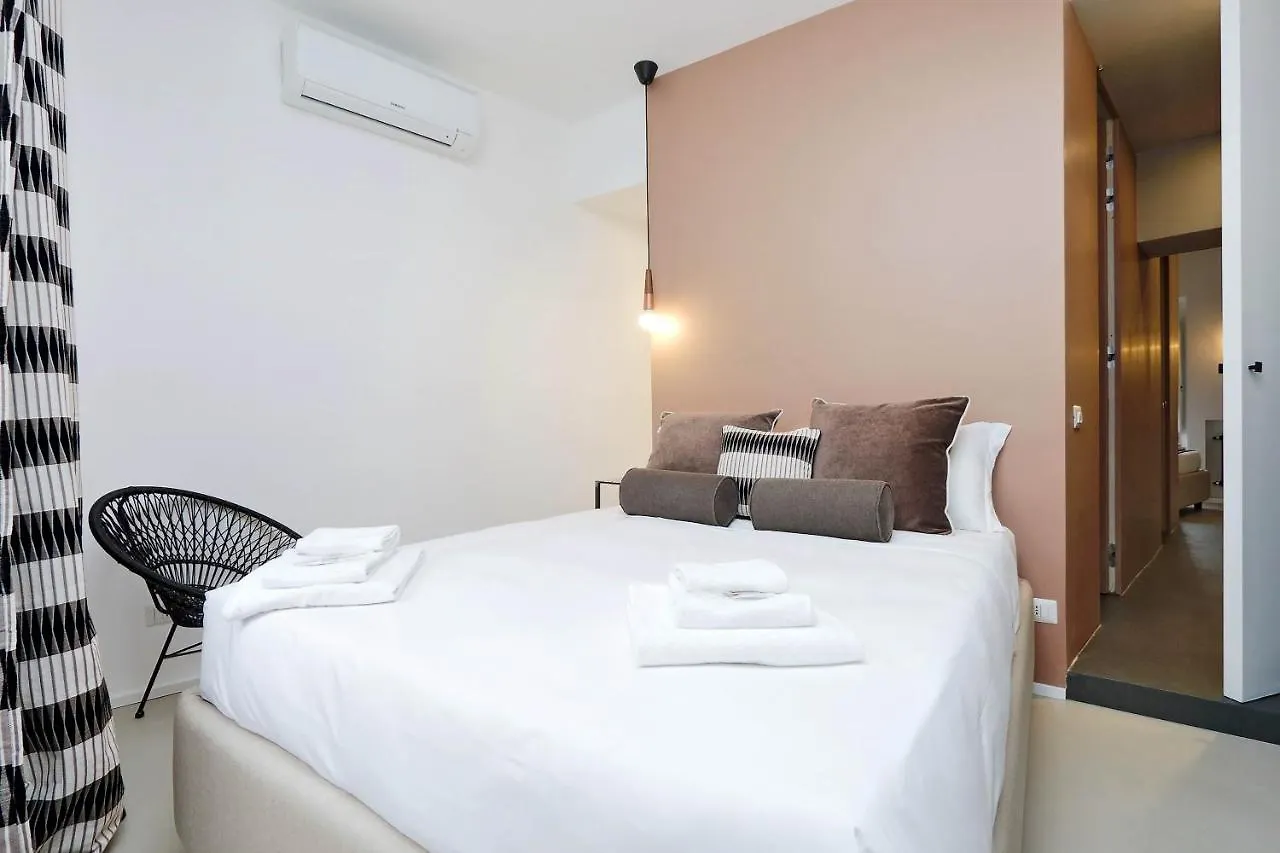 Ych-Bright Penthouse Near Colosseum Rome Apartment