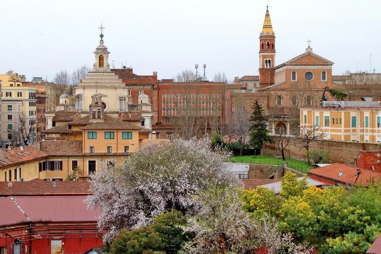 Ych-Bright Penthouse Near Colosseum Rome Italy